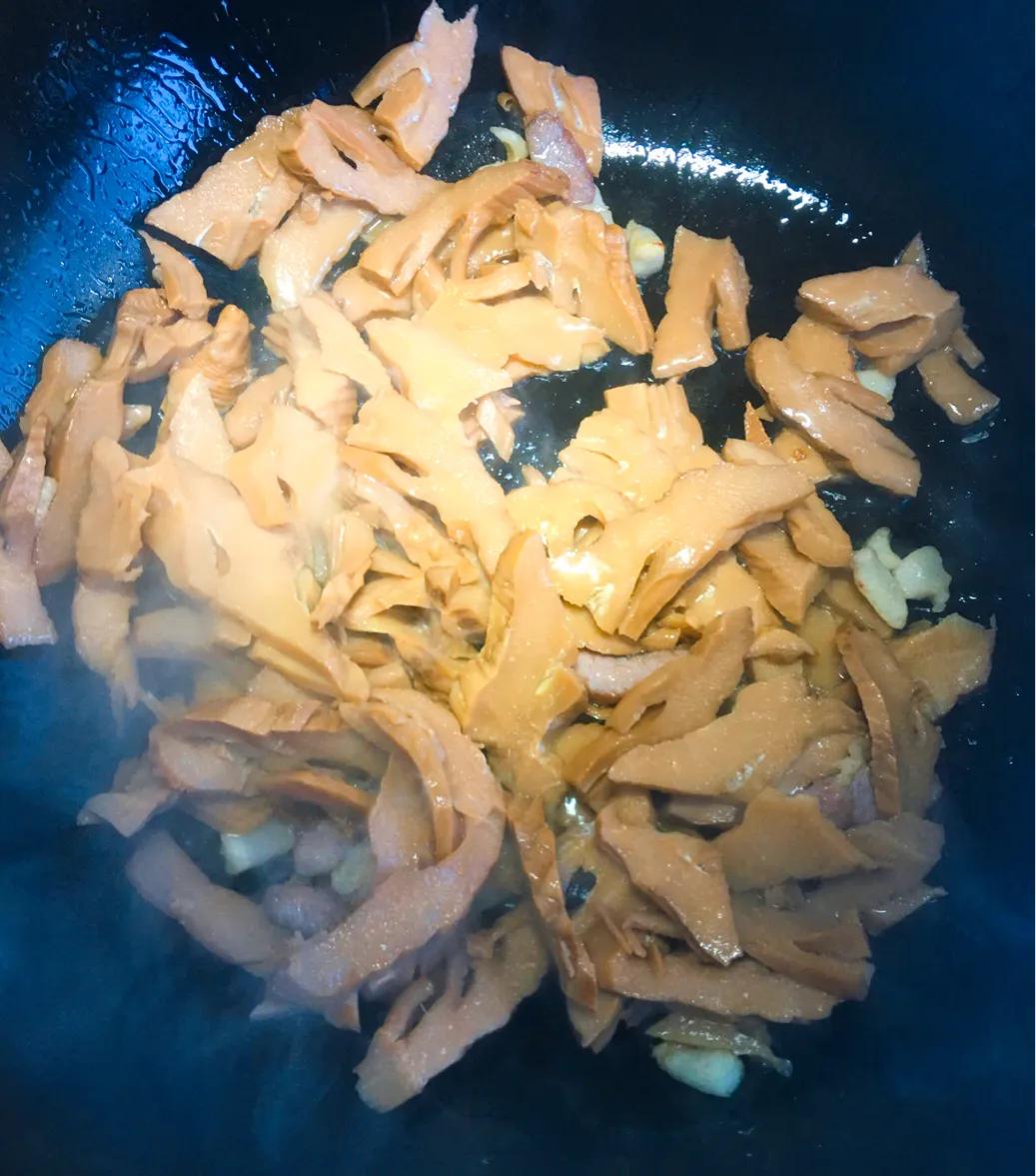 DIY gourmet gourmet bamboo shoots and roast pork are so delicious iNEWS