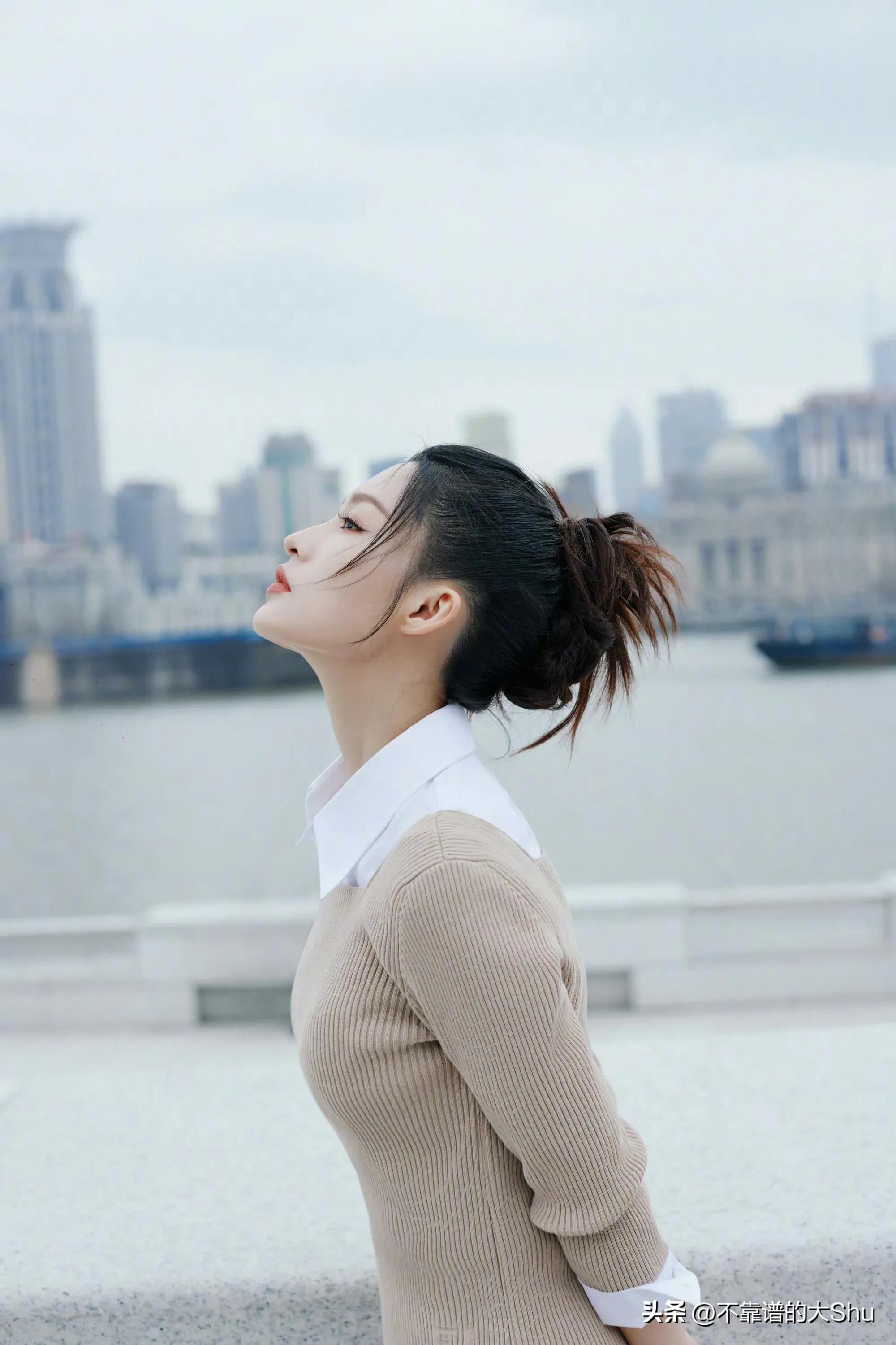 Li Qin has a pure temperament and a well-proportioned figure, which is ...