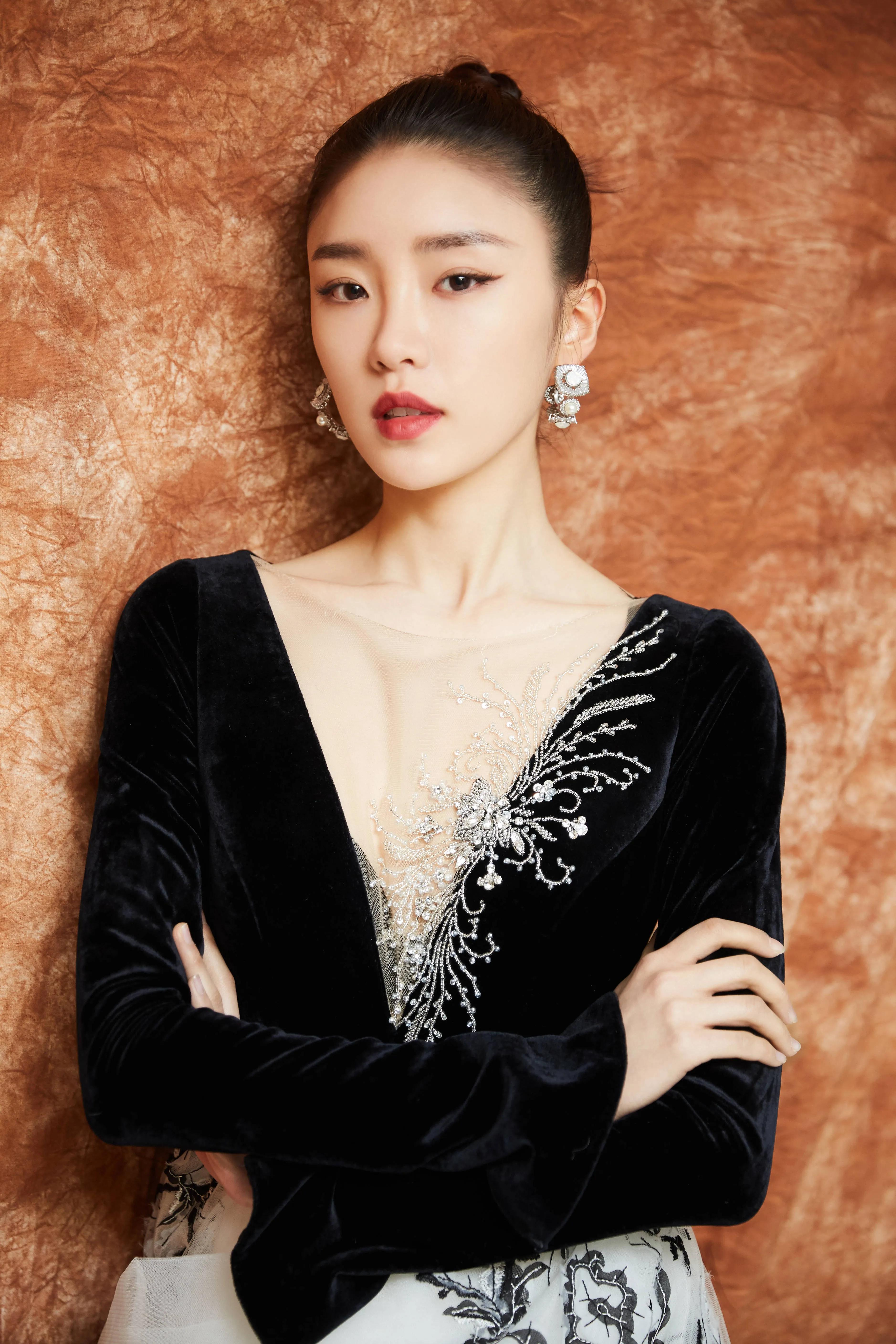 Zhang Yue: A rising actress, dressing and dressing are becoming more ...