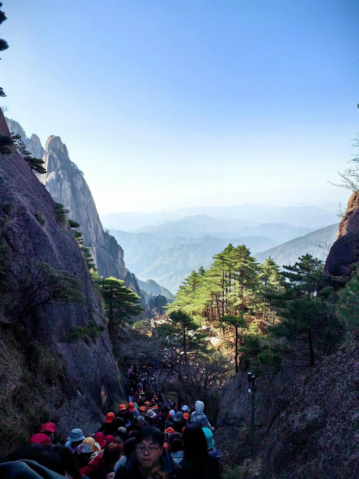 I finally climbed to the Guangming Peak, the second peak of Huangshan ...