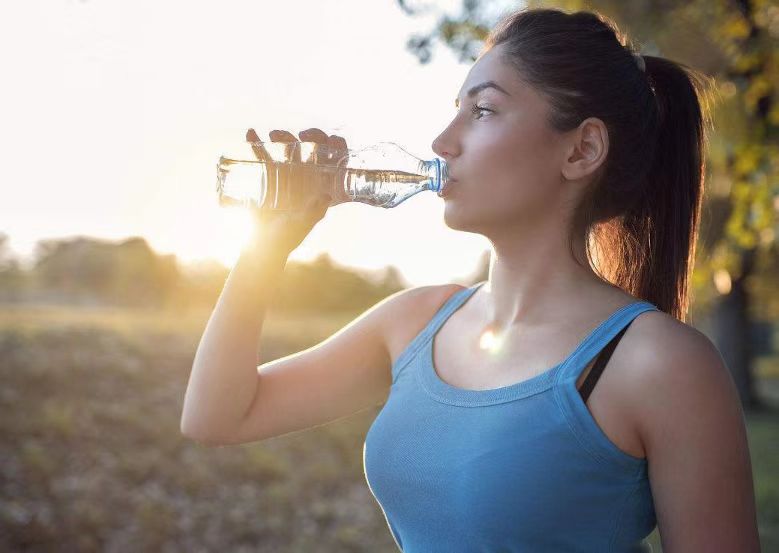 Some women have "menopausal", but still do not look old?related to