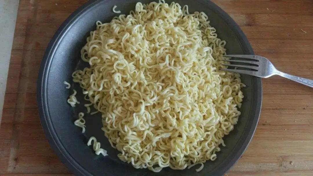 Rumor It takes 32 hours to digest a pack of instant noodles?Here comes