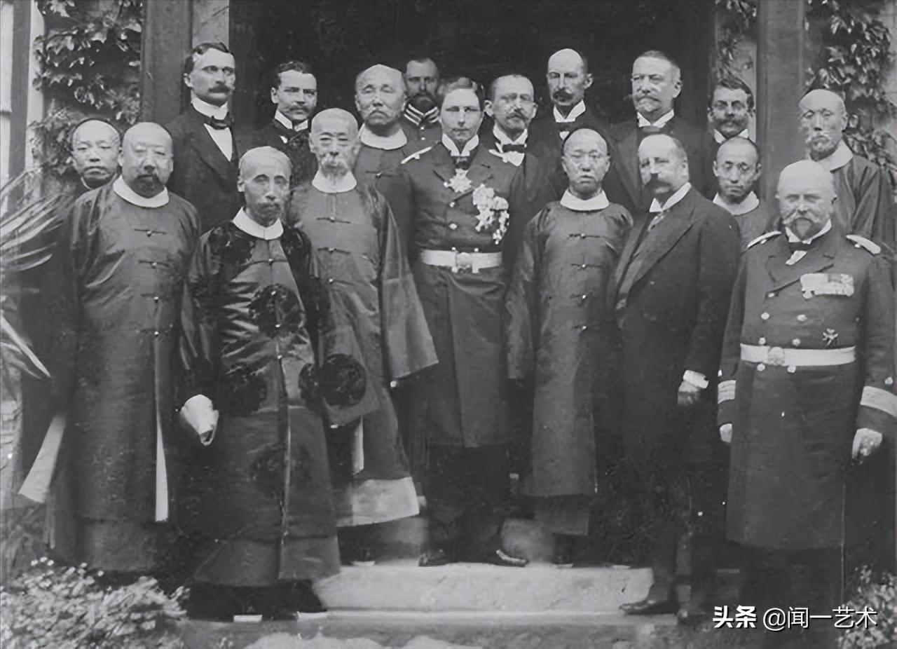 清華園三個字是他書寫的，啟功評價書法確實不錯！可是人不行 - 資訊咖