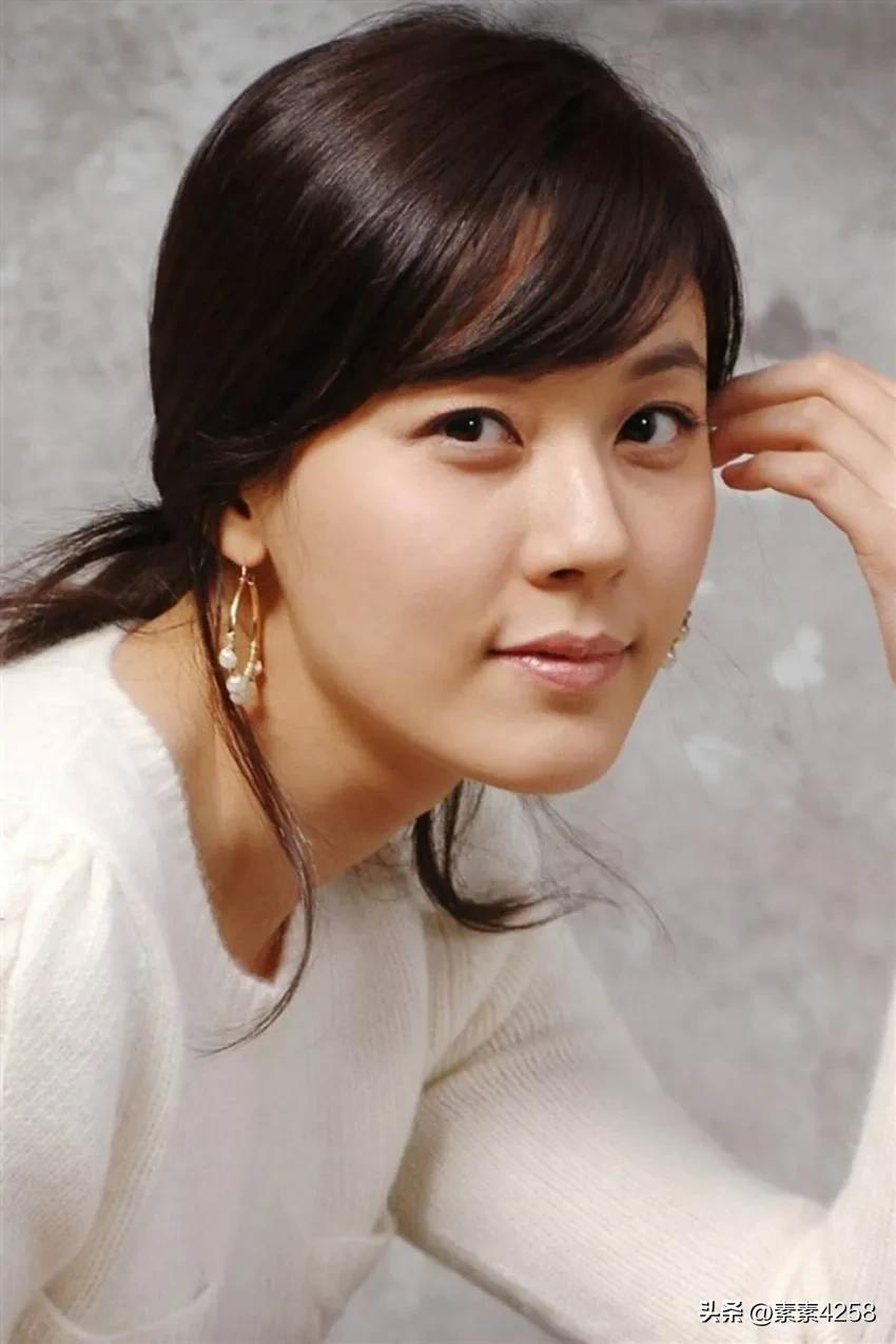 Korean actress Kim Ha Neul - iNEWS