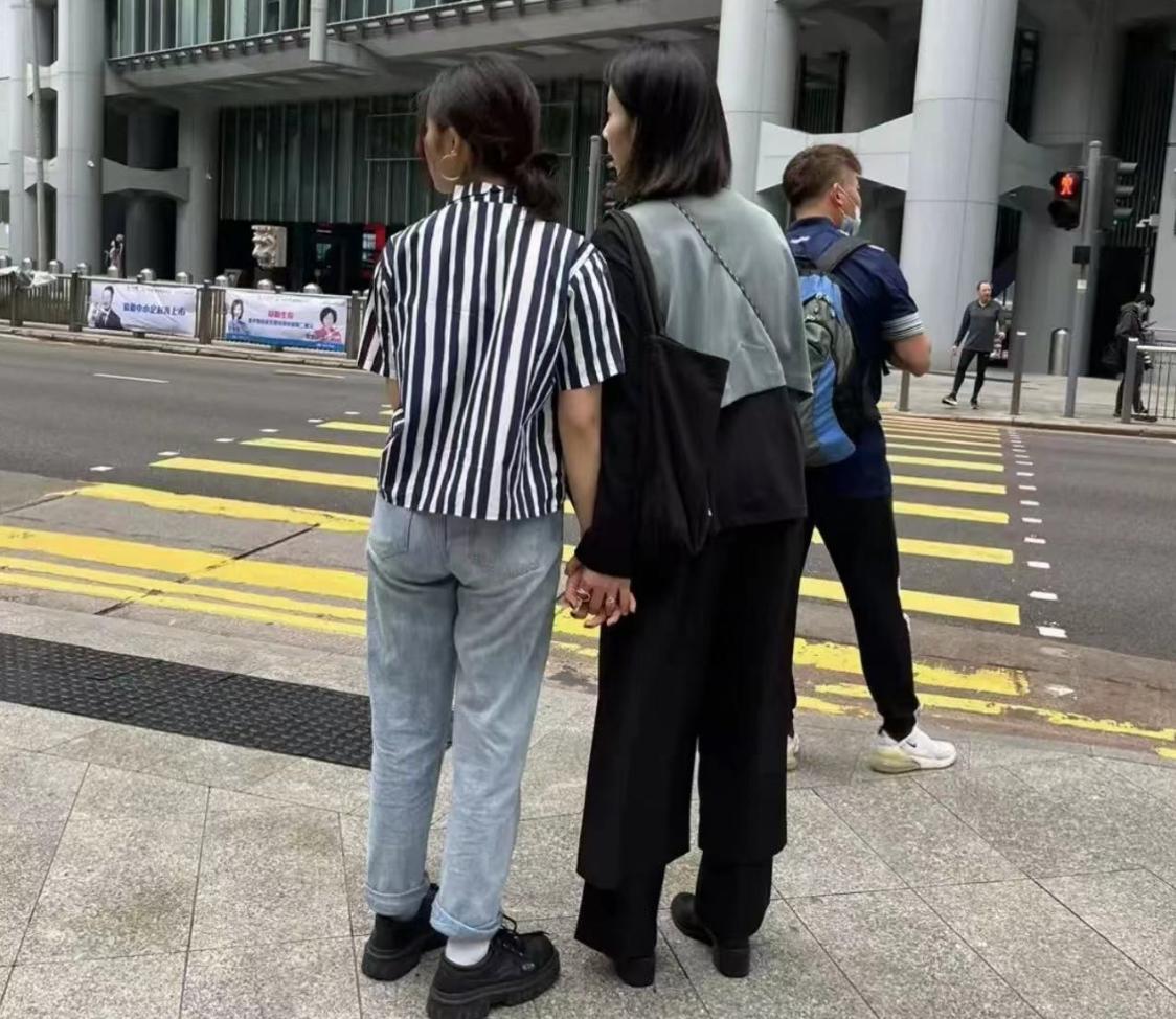 I ran into Sun Liduoduo in Hong Kong, and the dresses of the mother and ...