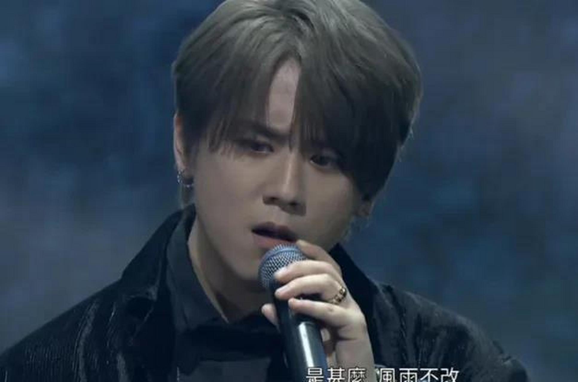 Luo Zhixiang assisted Jiang Tao's concert, singing and dancing together ...