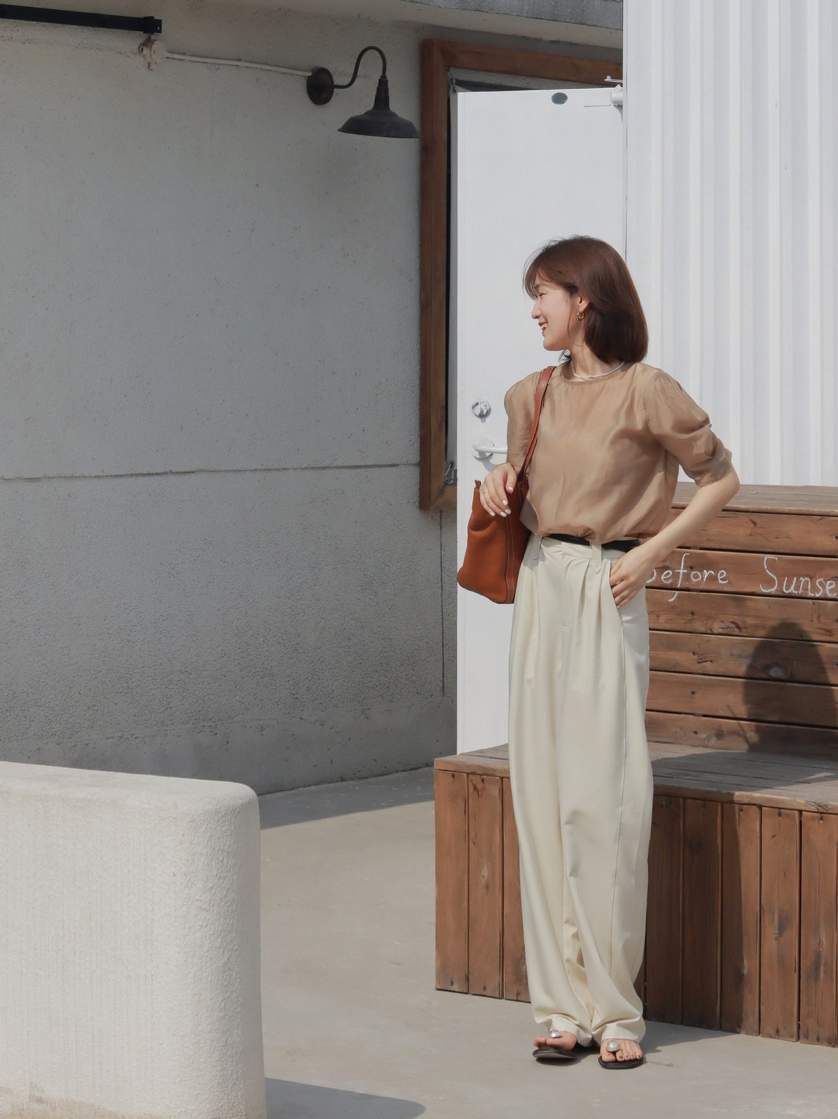 It is popular to wear milk tea color this summer, which is white and advanced - iNEWS