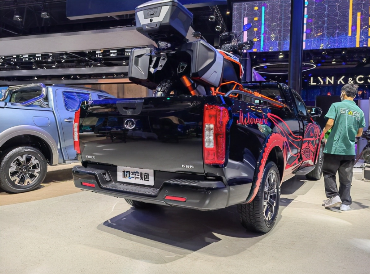 The knights' Christmas gifts with singlerow seats + long cargo boxes, equipped with 2.0T power