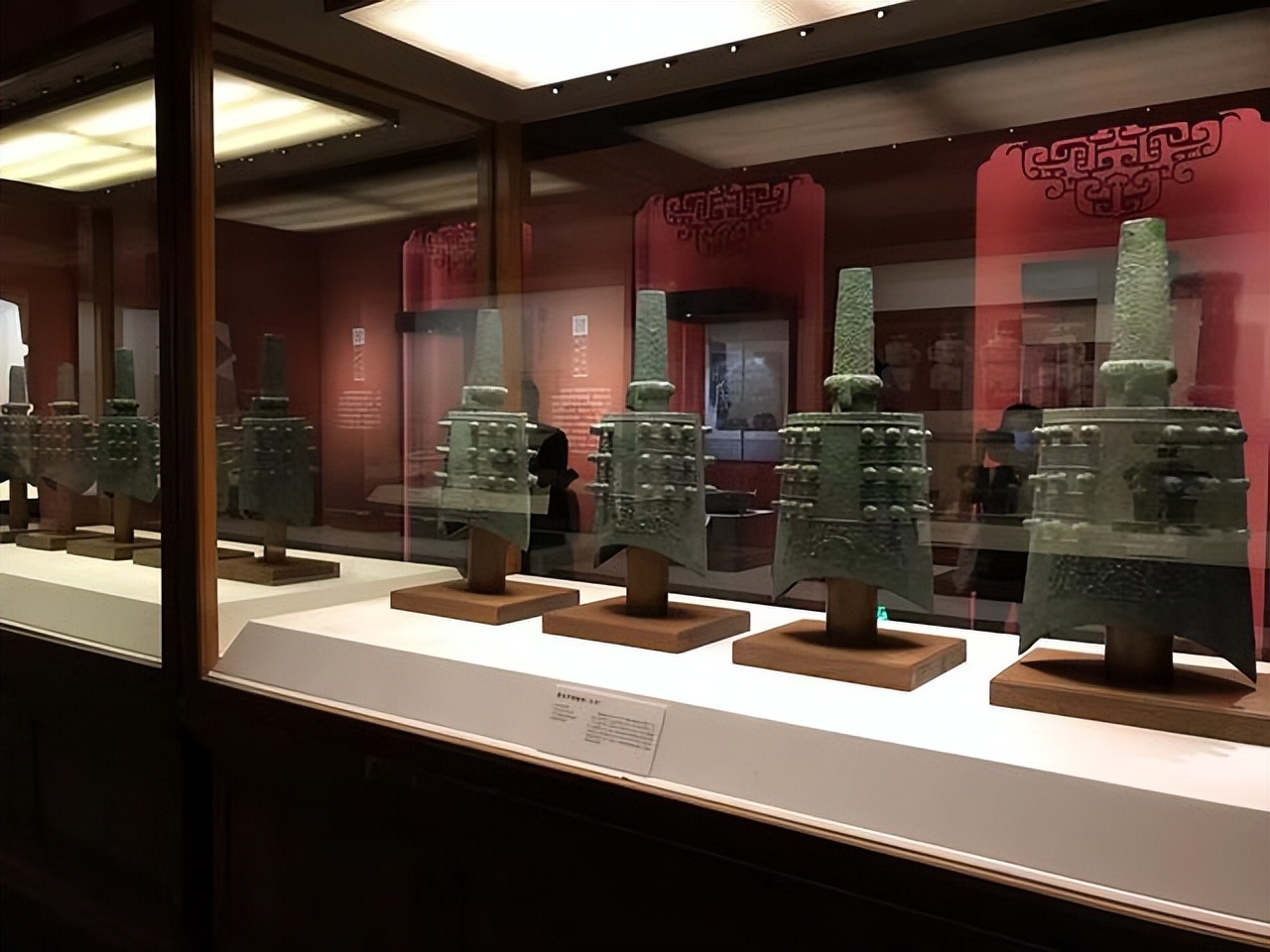 What are the secrets behind the Three Kingdoms Bronze Exhibition? iNEWS