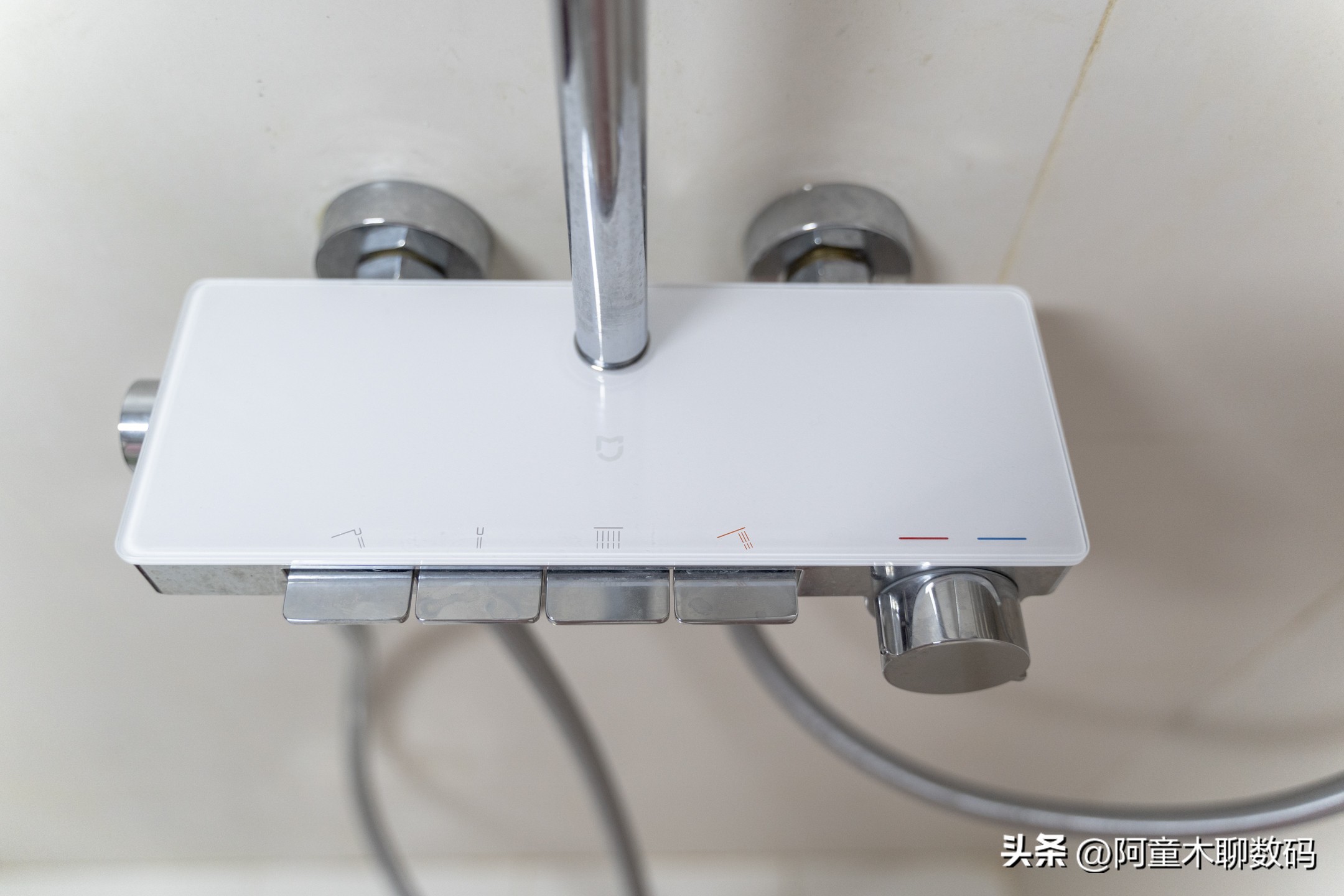 Enjoy the pleasure of showering, a good partner for bathroom