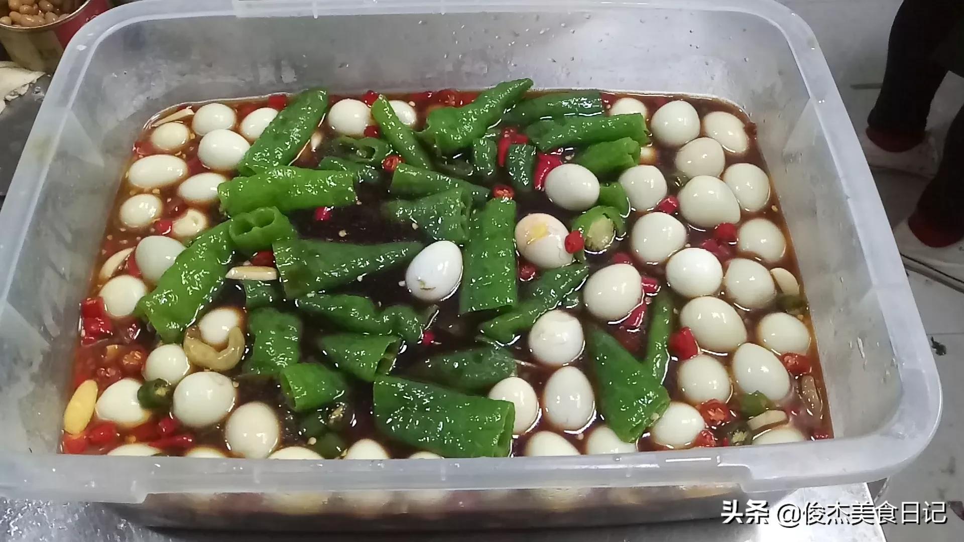 The hotel's hot special cold dishes are the correct way to make quail eggs and screw peppers