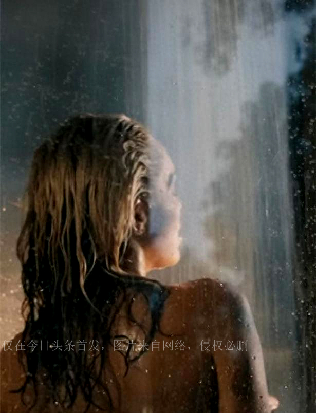 Miley Cyrus from the United States attracted fans to watch