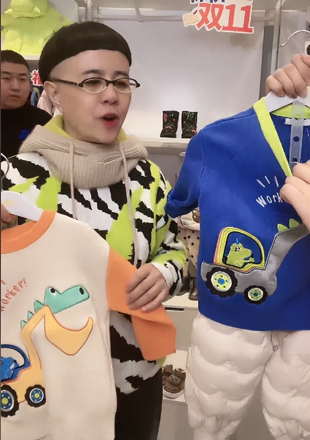 Scarab Selling children's clothing to children is the first live broadcaster of CCTV's former