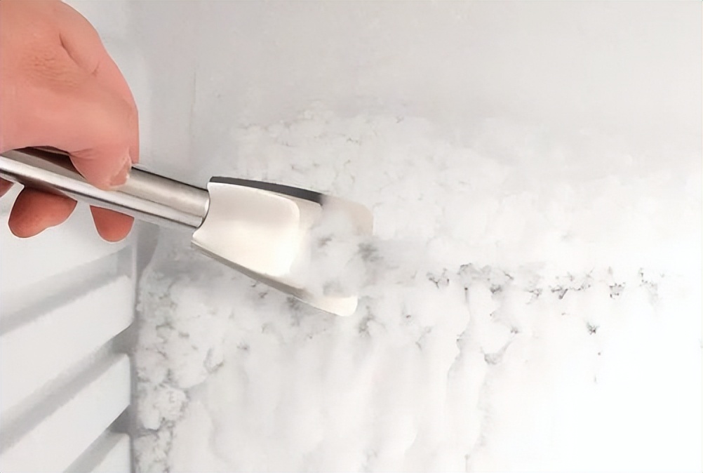 The refrigerator exploded, one died and the other was injured. Why do