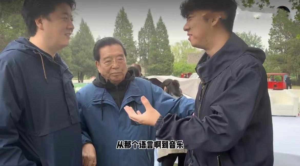 84-year-old Li Shuangjiang couldn't stand steadily, and he went out ...