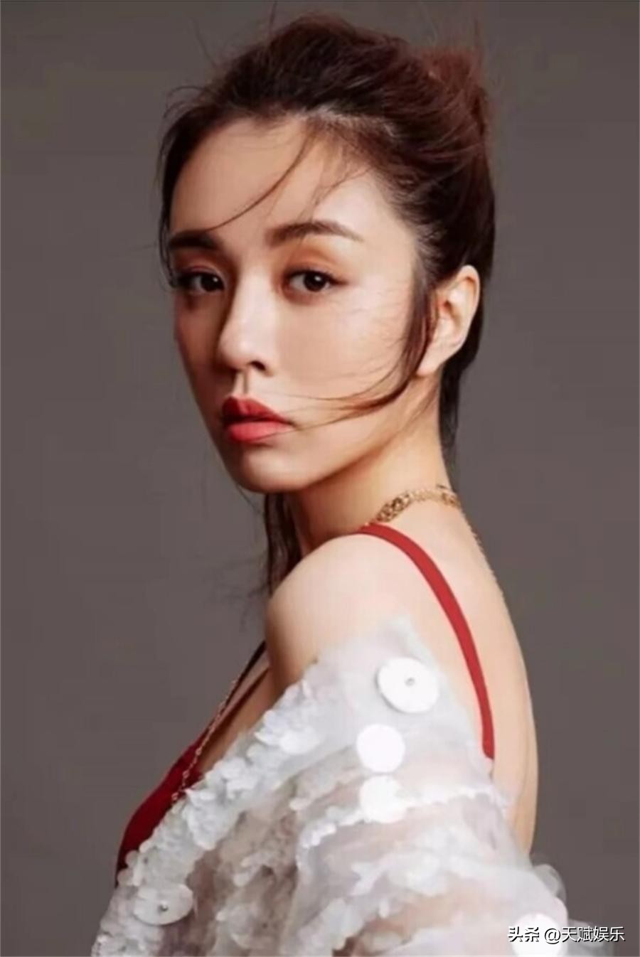 Actor Wang Xiaochen photo album "Three" - iMedia