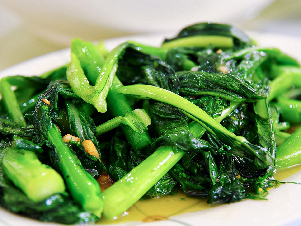How to fry green vegetables, both delicious and not yellow?Keep in mind