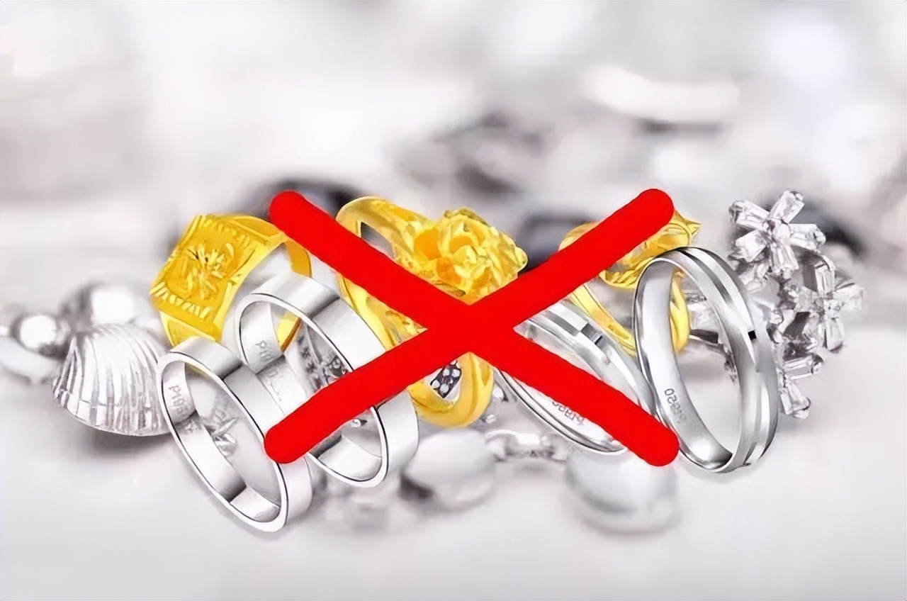 How to clean and maintain your platinum jewelry to keep it shining for