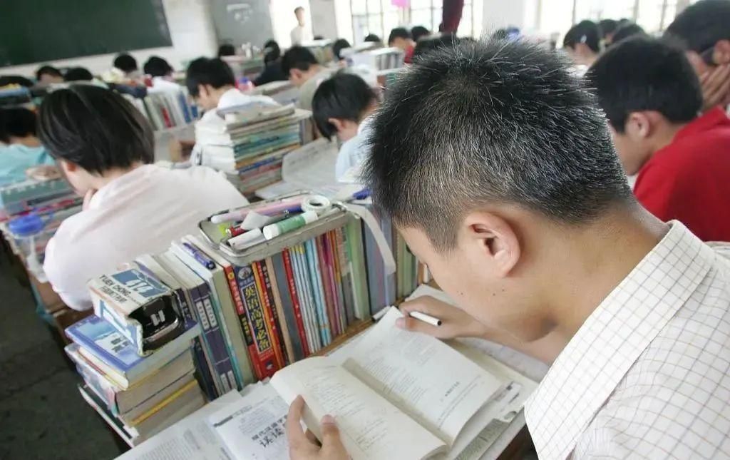 What vitamin deficiency can cause gray hair?How to prevent gray hair