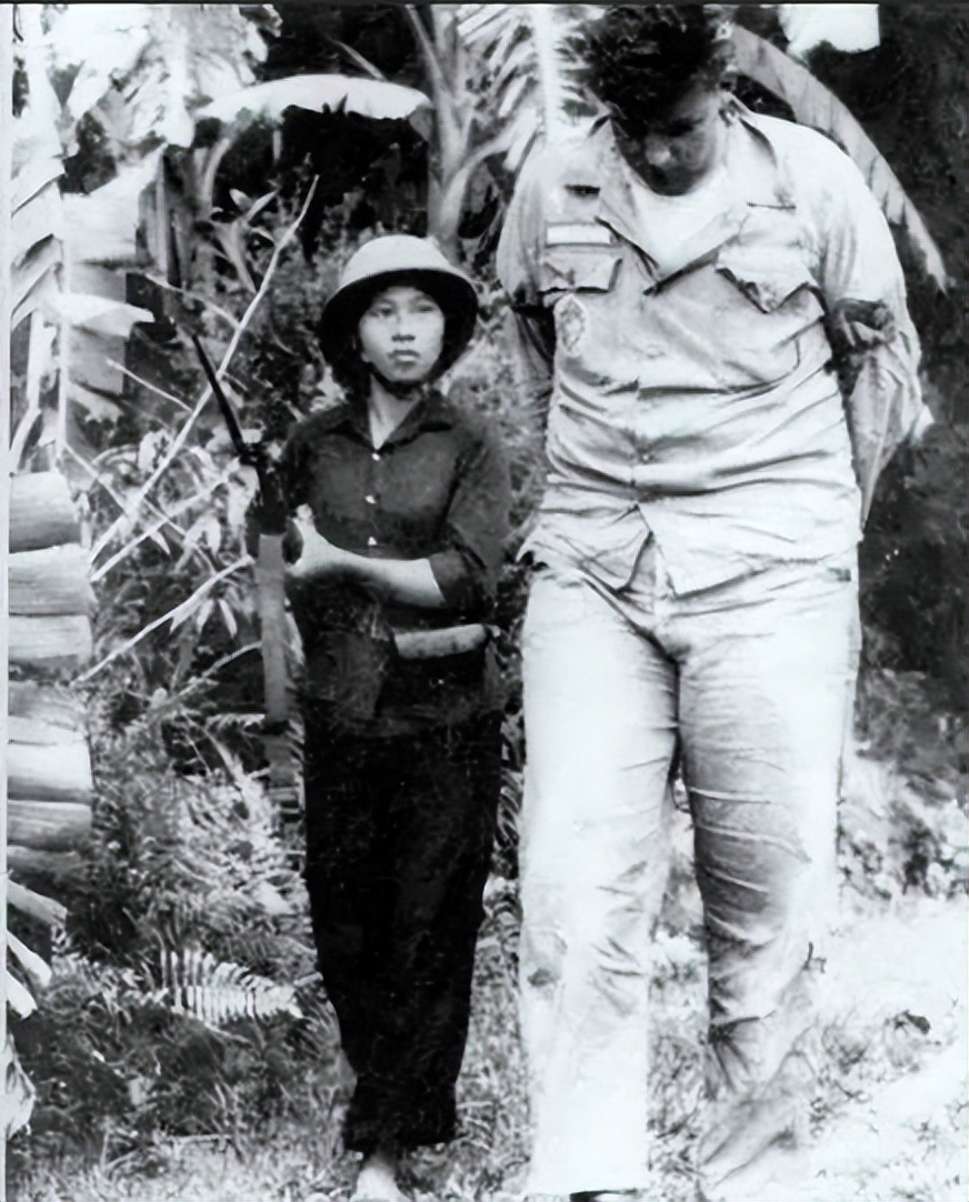 During the Vietnam War, Vietnamese female soldiers would take off their clothes directly when they were captured? What is the reason behind