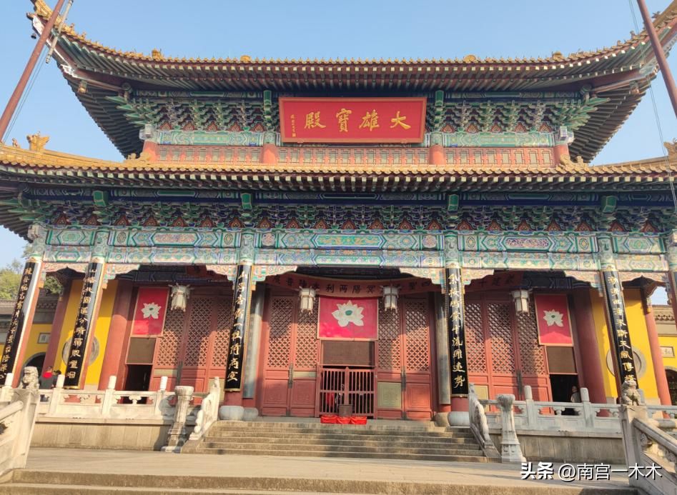 為什麼寺廟幾乎都有大雄寶殿？「大雄」是啥意思，一般供奉著誰? - 資訊咖