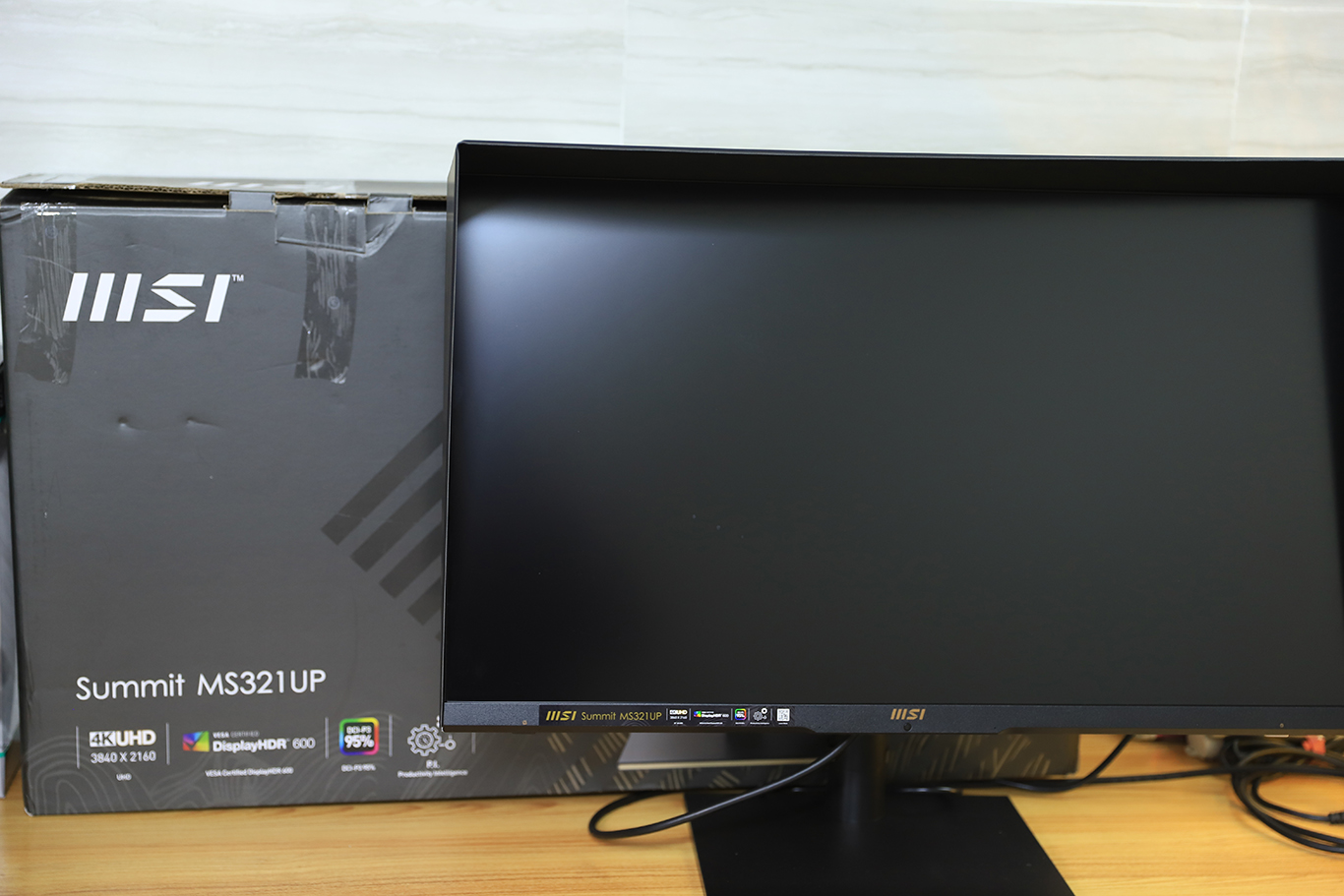 Visual productivity tool, MSI Summit MS321UP display - iNEWS