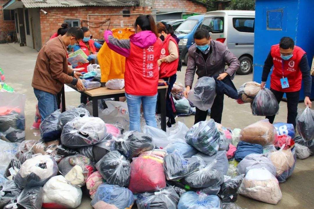 What happens to the old clothes donated by China after they are shipped