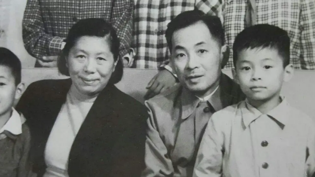 After being away from home for 21 years, Commander Hua Ye liberated his ...