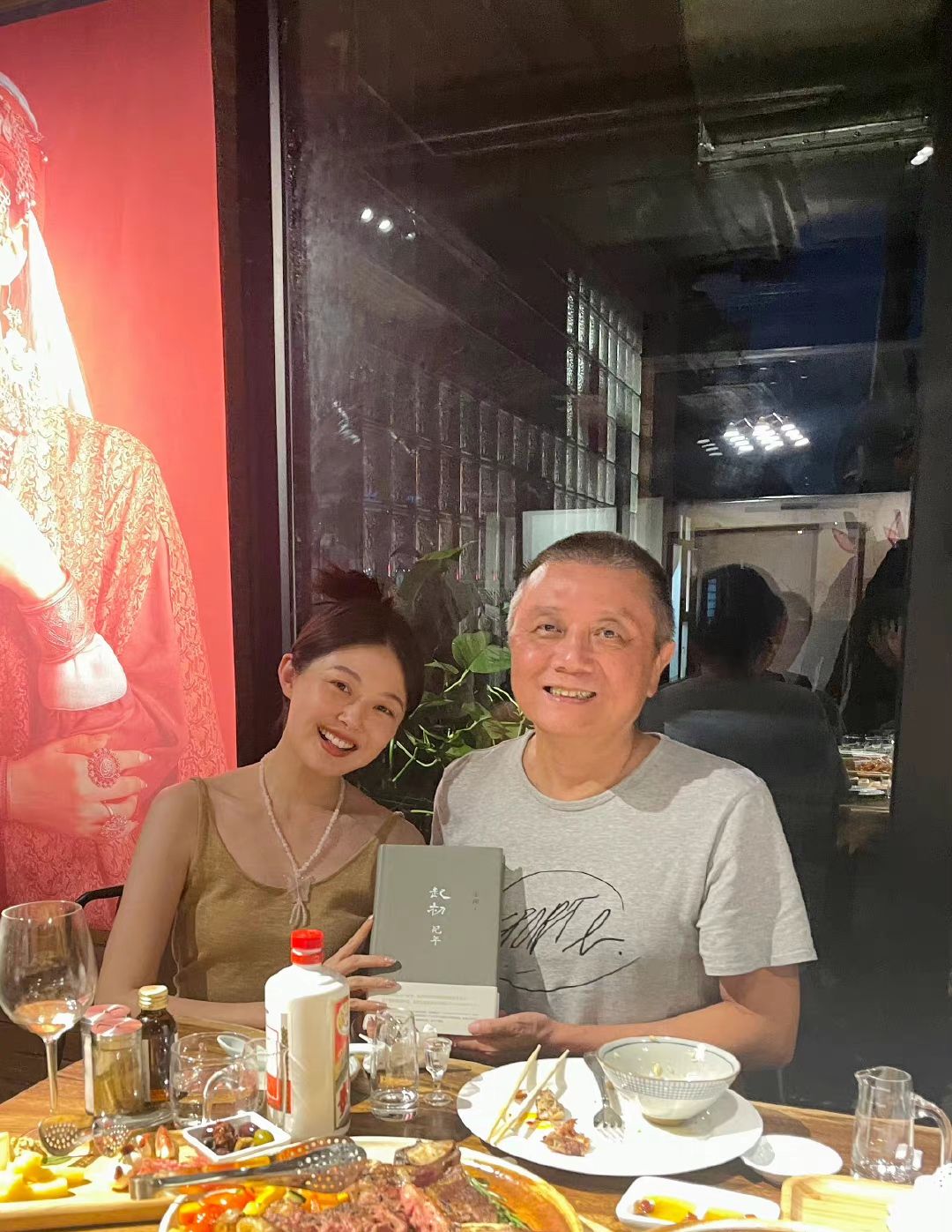 網紅晚晚向老公炫耀王朔簽名,追星有分寸,夫妻恩愛無隔閡 - 頭條匯