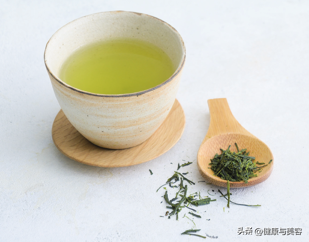 Should you drink green tea or coffee in the morning?Effective drinking
