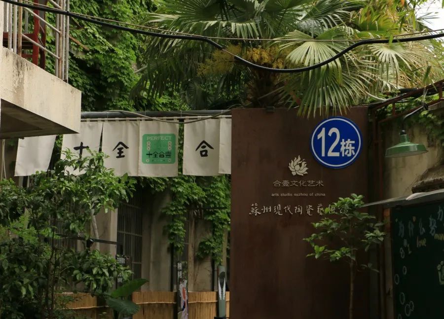 Searching for tea The alleys are deep and secluded, and there are