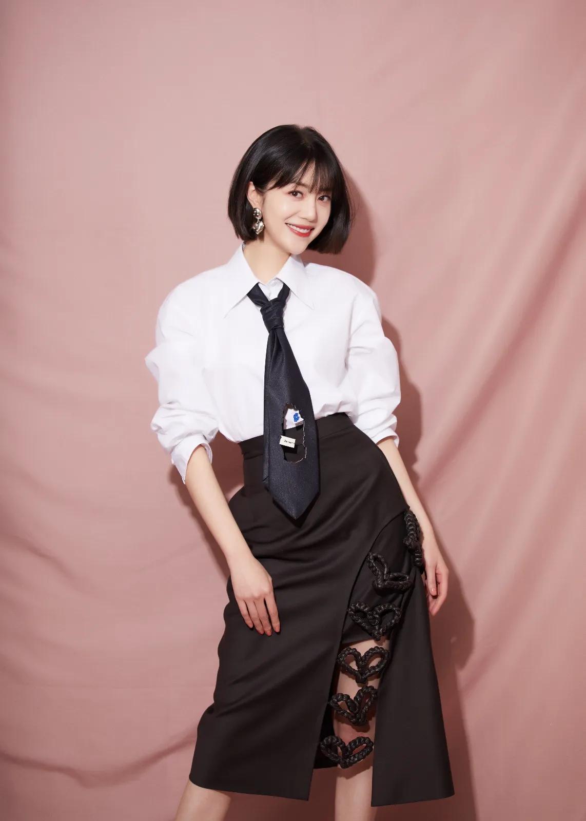 Beautiful Wallpapers - Issue 1439 - Li Xirui - iNEWS