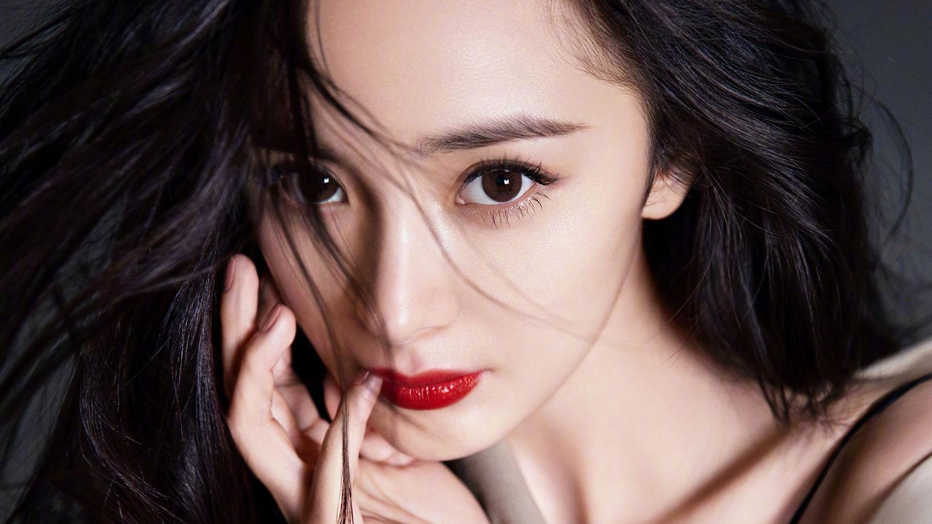 Yang Mi's unique appearance, sexy image and excellent performance make ...