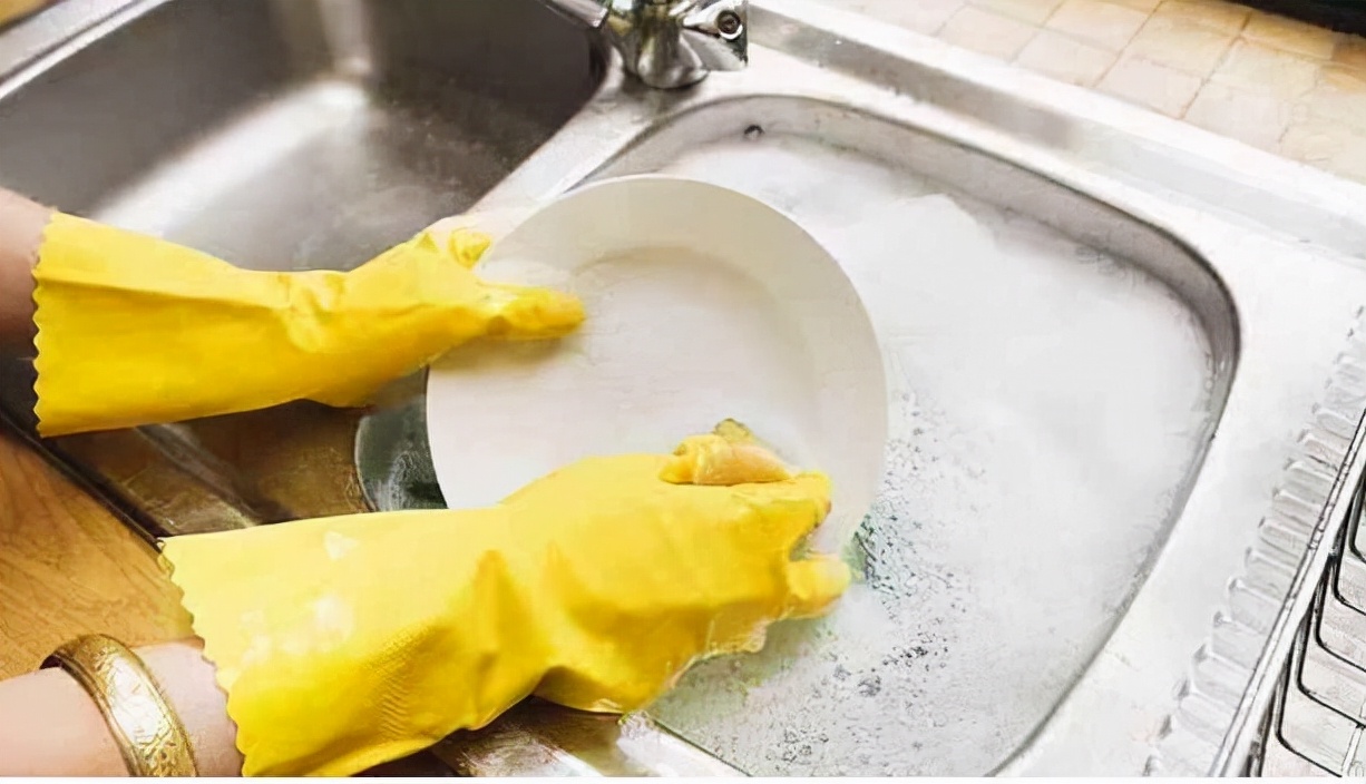Many people do not need detergent to wash dishes, and they also say