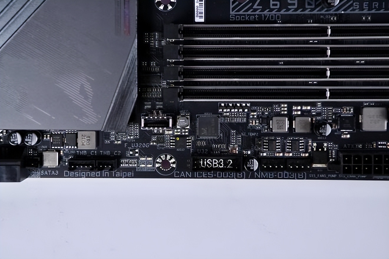 Done in a few simple steps!Z690 flashes BIOS to light up i9 13900K iNEWS