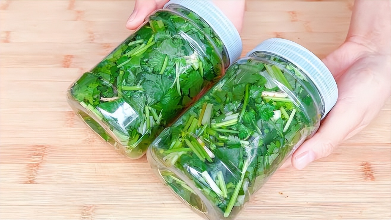 I just found out today that putting coriander in a jar is really powerful, and it's so