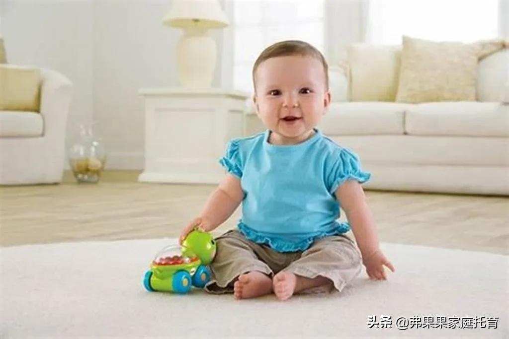 During parentchild interaction, the baby always throws toys and