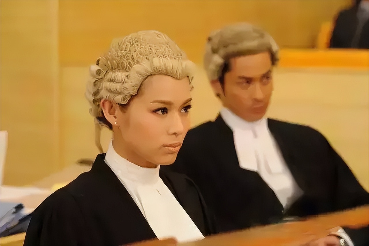 Why are Hong Kong judges and lawyers still wearing robes and wigs? iNEWS