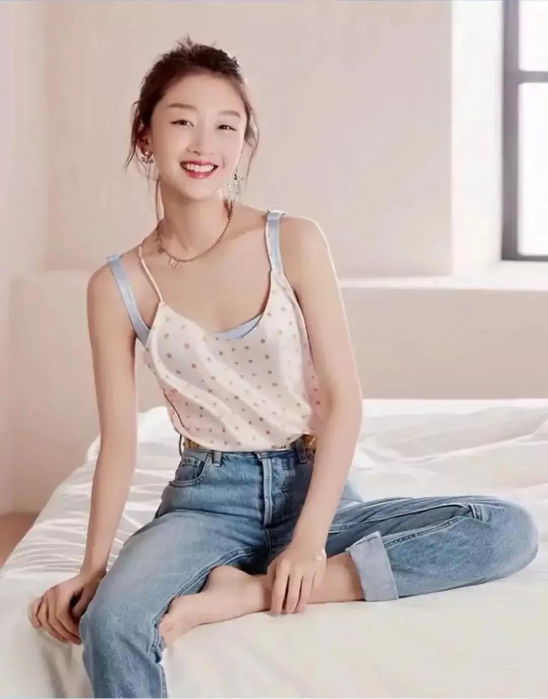 Share Pictures—beautiful Beauty Zhou Dongyu Inews