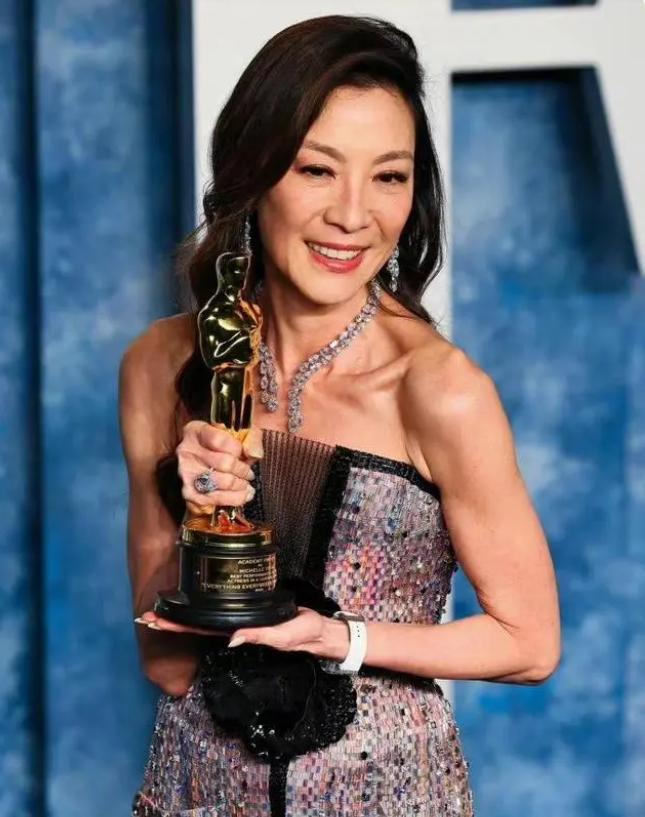 Michelle Yeoh Wins Best Actress Oscar for "Everything Everywhere All at ...