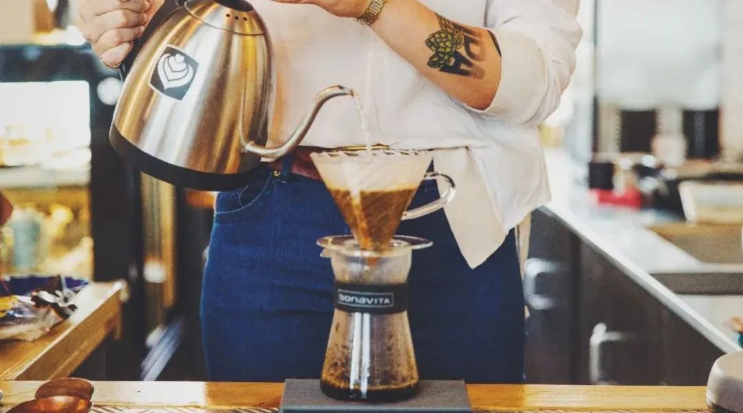 Why does drinking coffee make your mouth feel dry? iNEWS