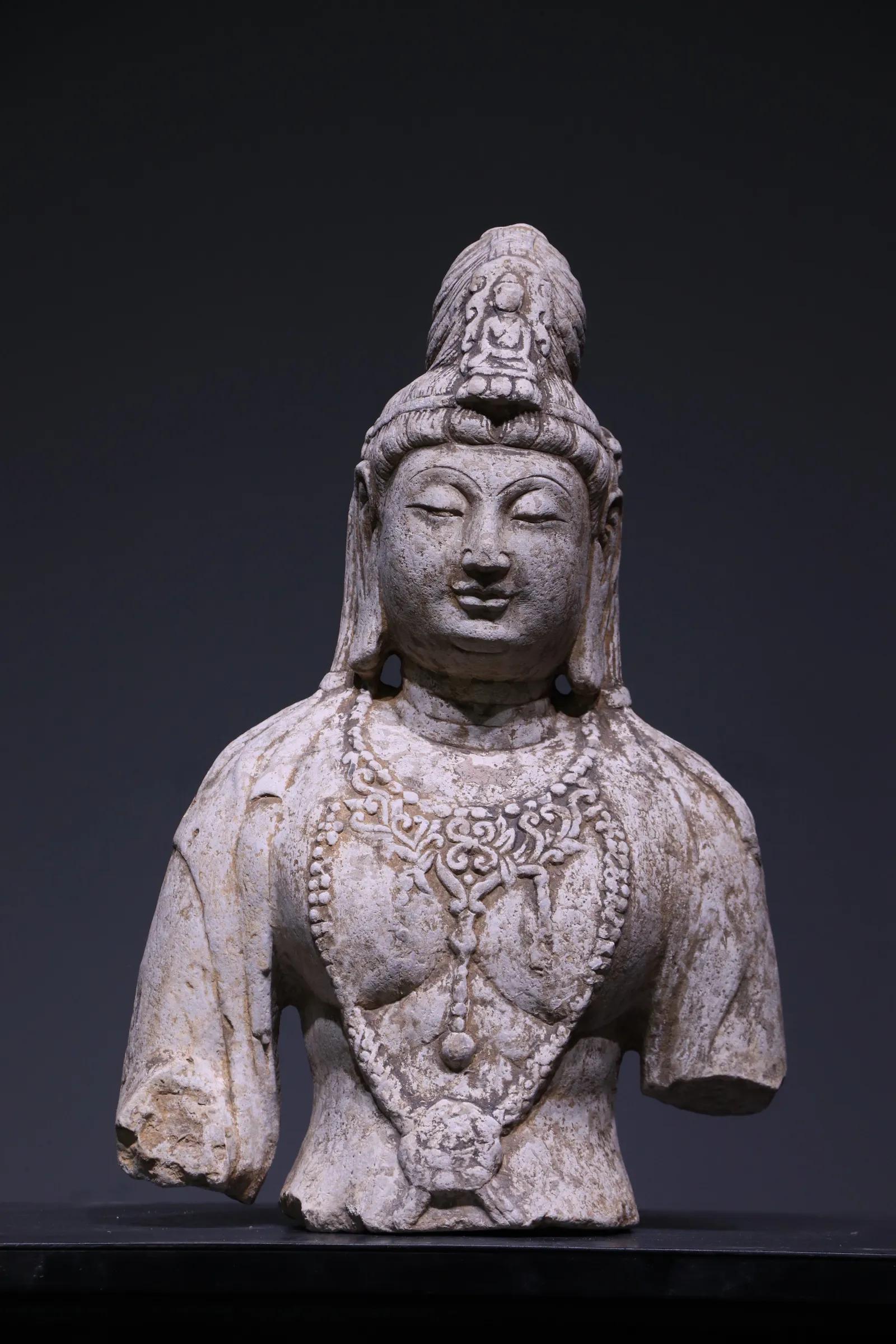 Bluestone Avalokitesvara Statue - iNEWS