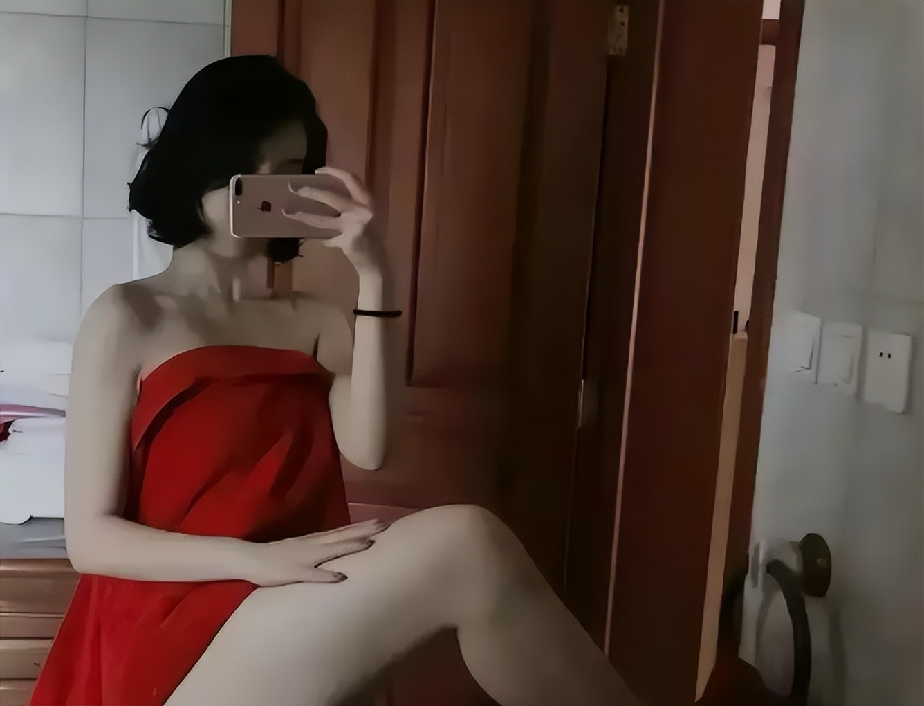 "Hand in Hand" Miss Dong, the hottest star this summer! - iMedia