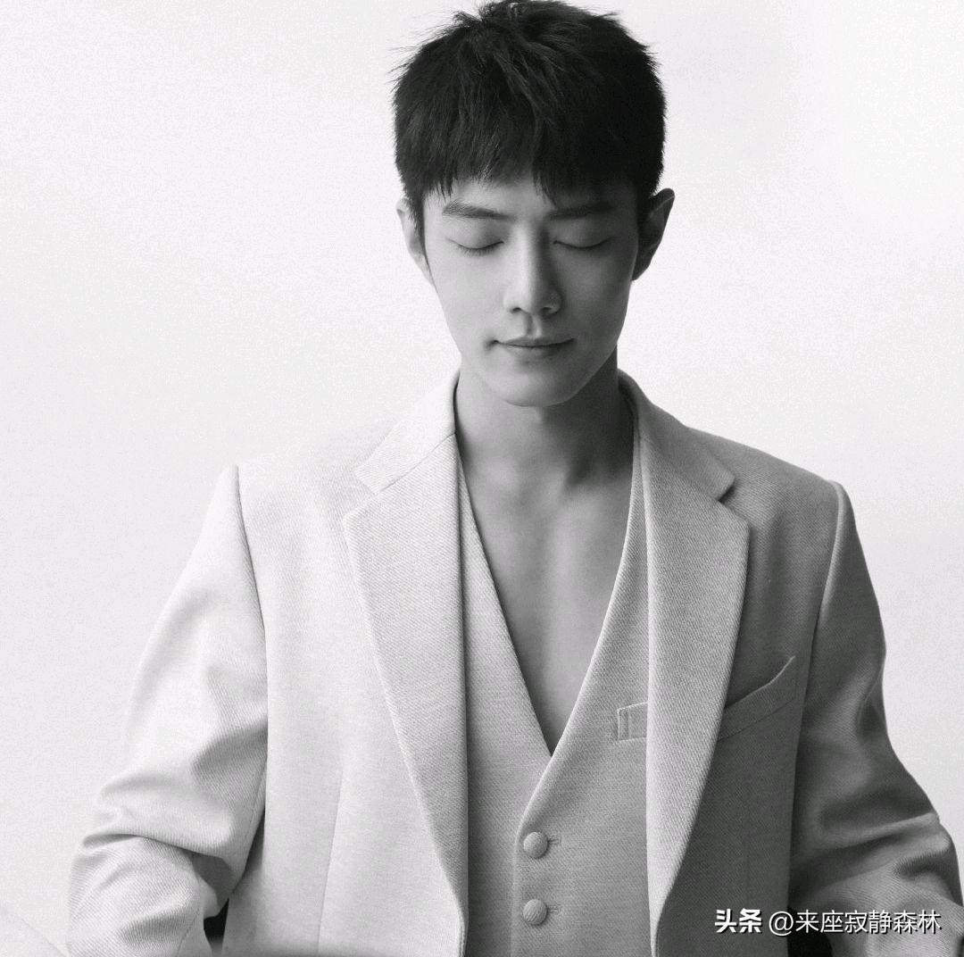 Xiao Zhan Studio Released 16 Pictures: The Only Black And White Photo 