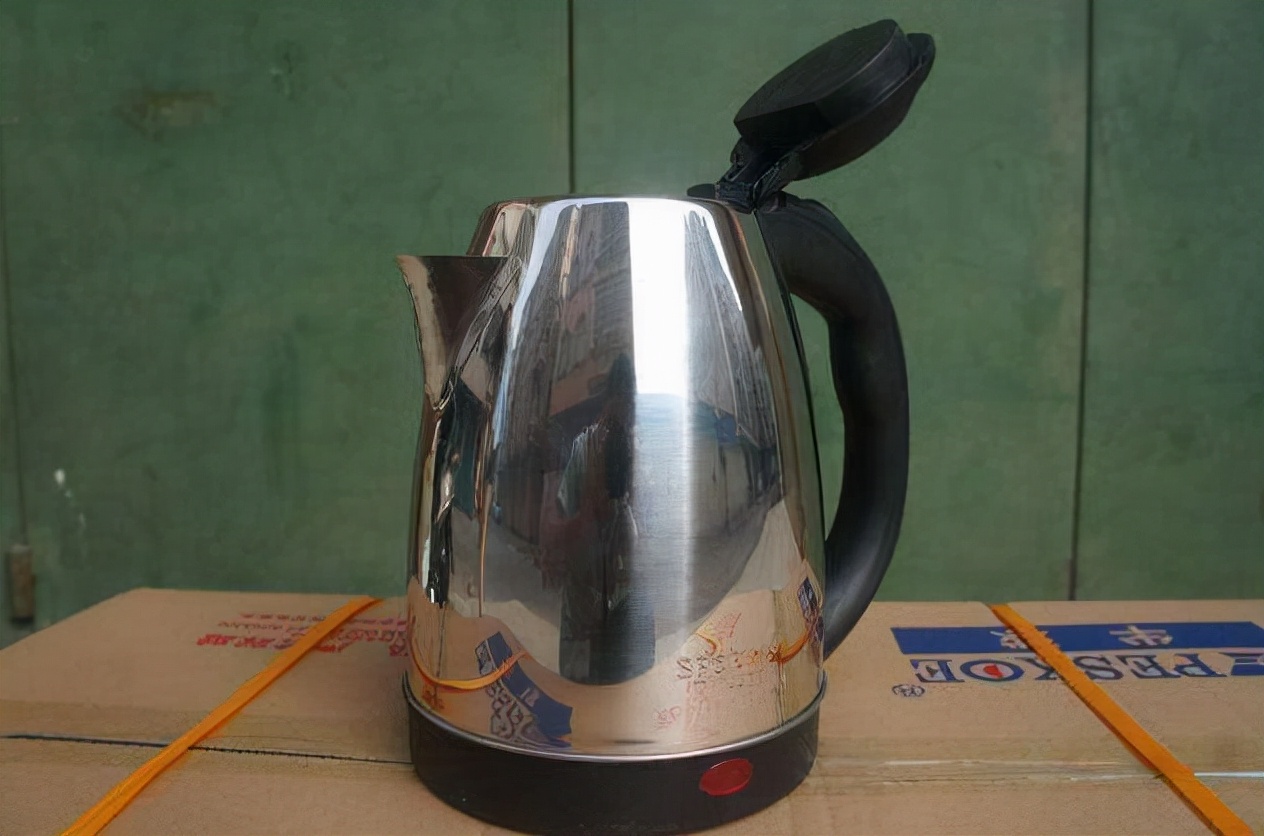 What happens if you drink water from a "badquality kettle" for a long