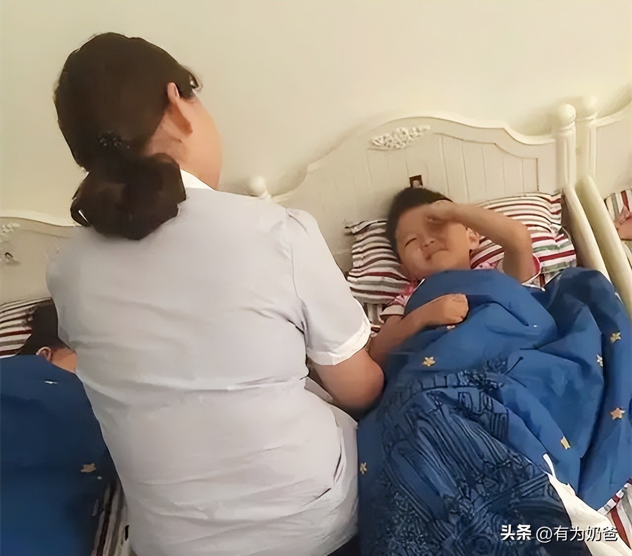 Sleeping in bed with baby too late, there are three "bad influences