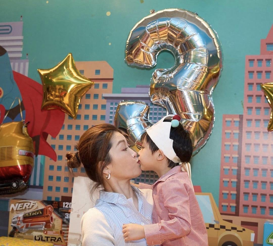 Zhou Liqi's first frontal family photo in 5 years of marriage ...