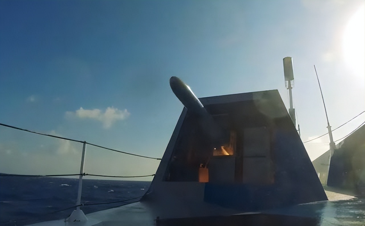 First show in 18 years of service!Type 22 stealth missile boat opens ...