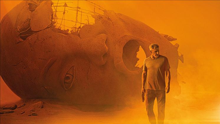 How does the lighting special effect in "Blade Runner 2049" enhance the ...