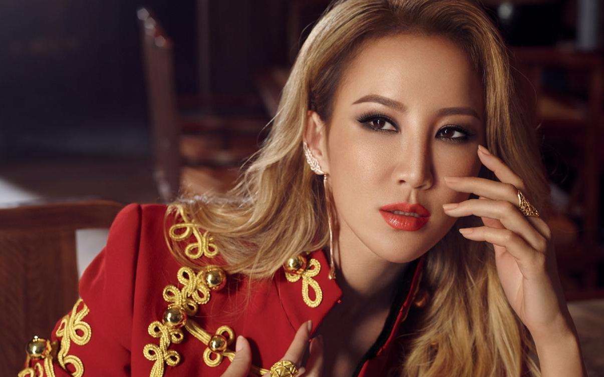 Singer Coco Lee died at home due to depression, and was still sending a ...